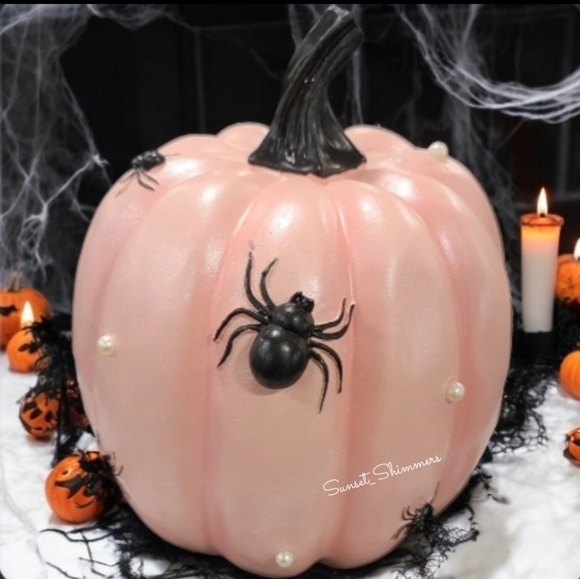Halloween Faux Pearl Pink Pumpkin Spiders Figurine Resin Tabletop Decor New - Picture 1 of 4